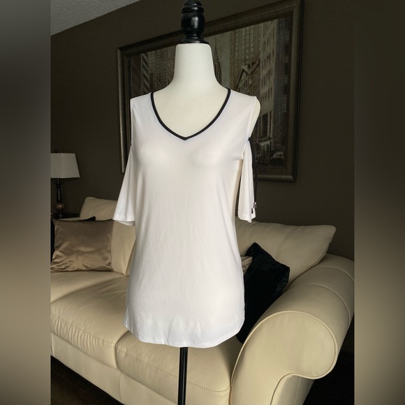 Melanie Lyne Cold Shoulder Top - Picture 3 of 8